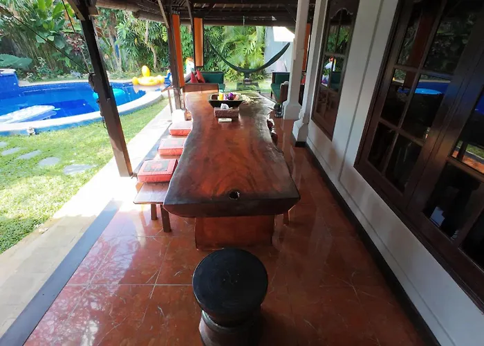 Blue - 4br Authentic And Atypical In With Pool And Pool Table *