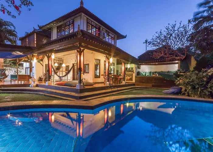 Blue - 4br Authentic And Atypical In With Pool And Pool Table *